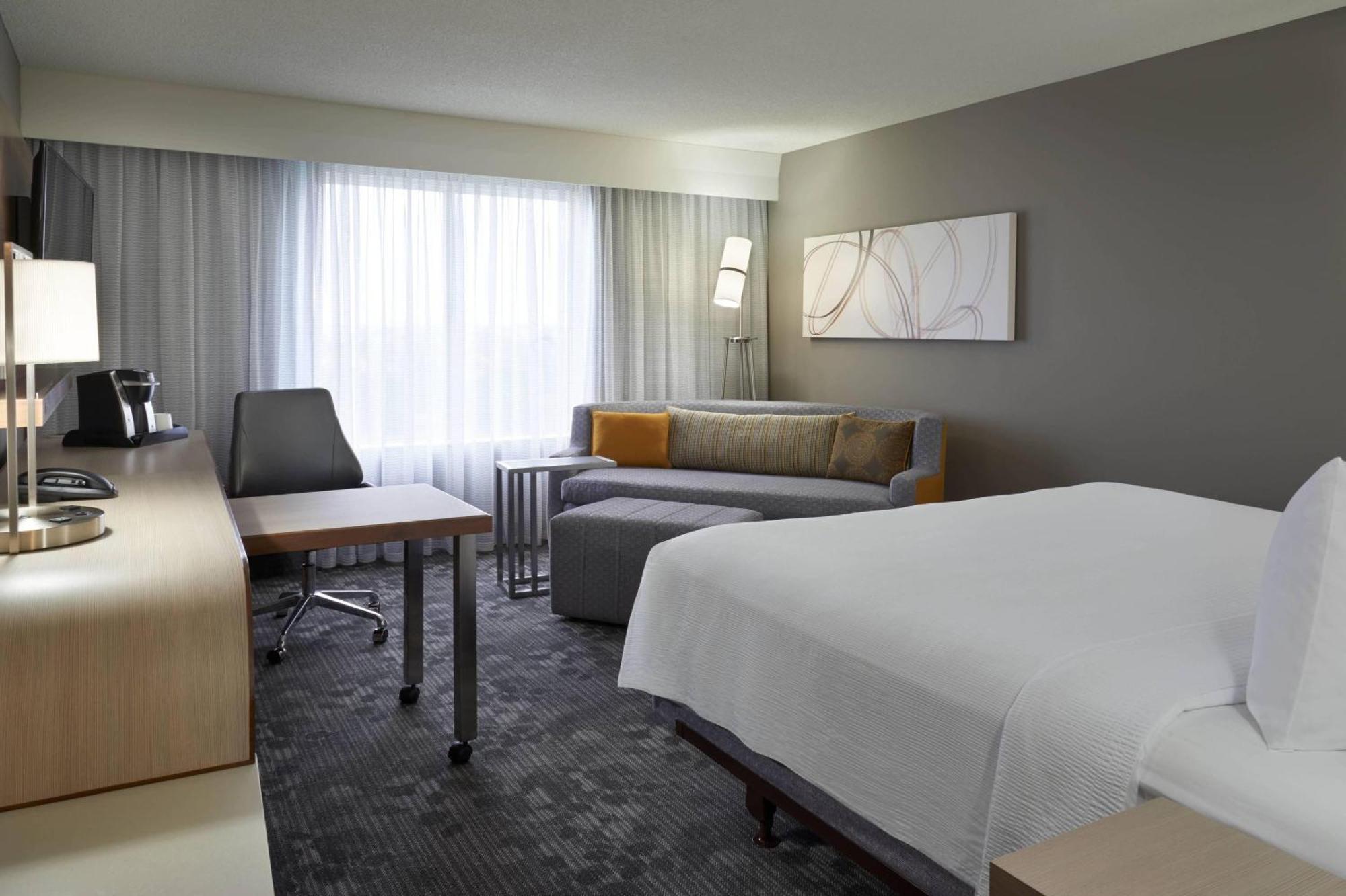 Courtyard By Marriott Toronto Airport Hotel Exterior photo